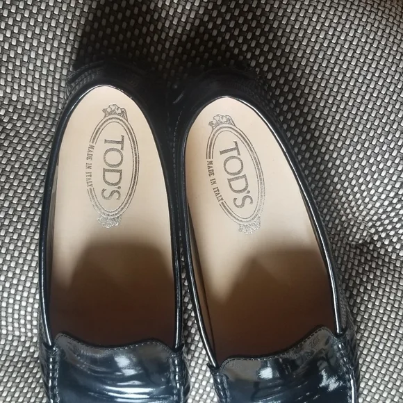 NWOT- Tods Patent Leather Gommini